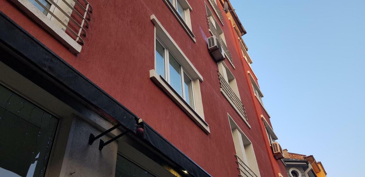 Lejlighed i Sofia centrum på 100 m². Soveværelser: 2. Private badeværelser: 2. Eksteriør billede